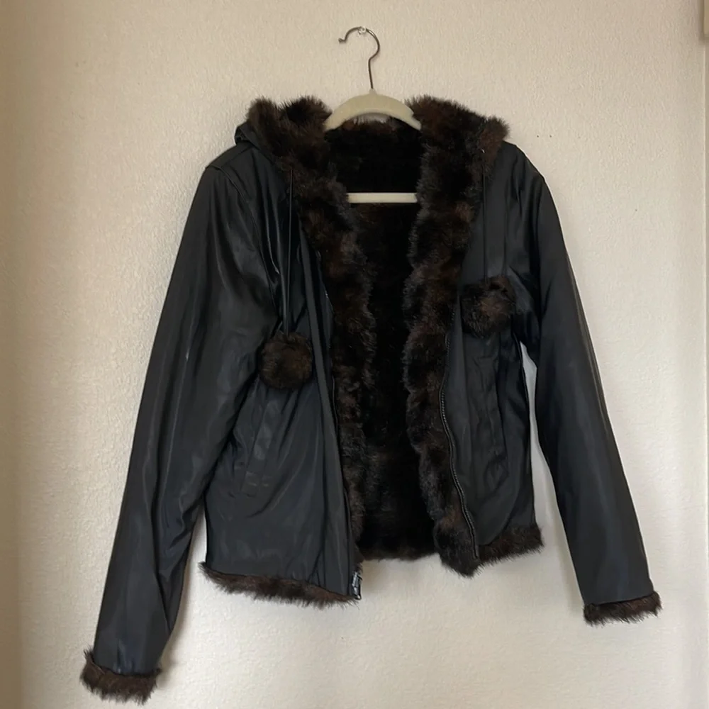 Beautiful Pleated Faux Fur Reversible Coat Size M - Picture 7 of 11